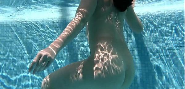  Jessica Lincoln swims sexy naked in the pool